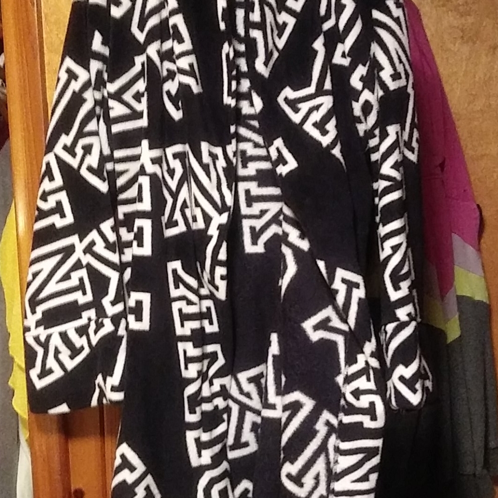 Nwot VS pink robe